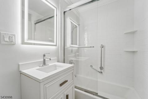 2000 Linwood Avenue Fort Lee NJ 07024