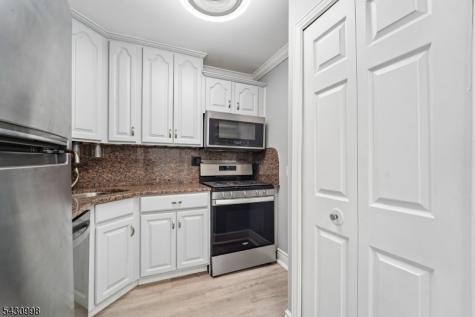 2000 Linwood Avenue Fort Lee NJ 07024