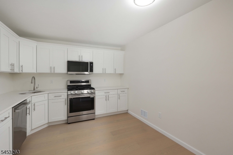 33 Holly Street Jersey City NJ 07305