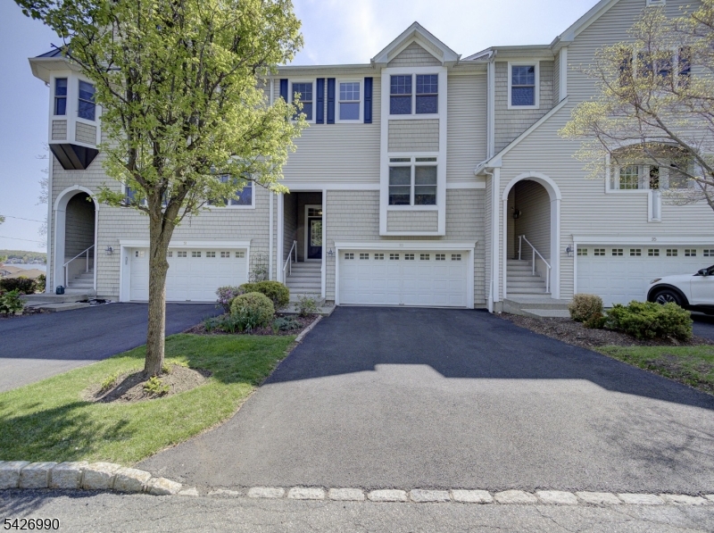 33 Catamaran Court Mount Arlington NJ 07856