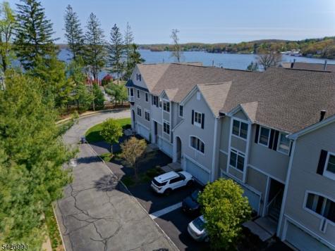 33 Catamaran Court Mount Arlington NJ 07856