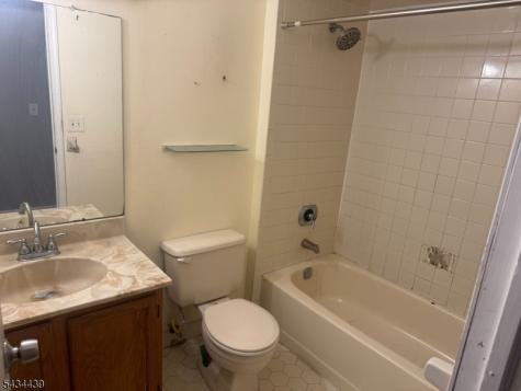 1087 Oakcroft Lane Franklin NJ 08873