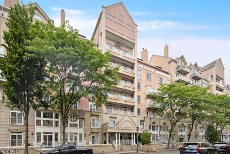208 Shearwater Court Jersey City NJ 07305