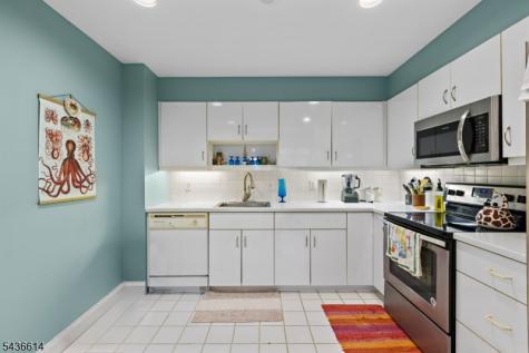 208 Shearwater Court Jersey City NJ 07305