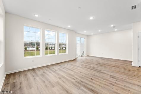 86 Depot Way Dunellen NJ 08812