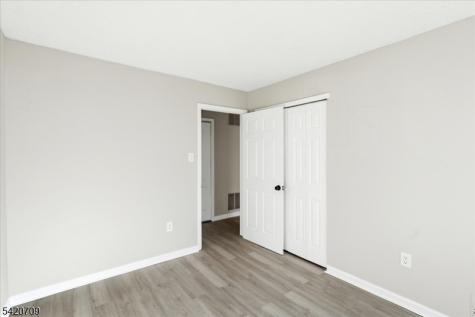 28 Boston Court Newark NJ 07103
