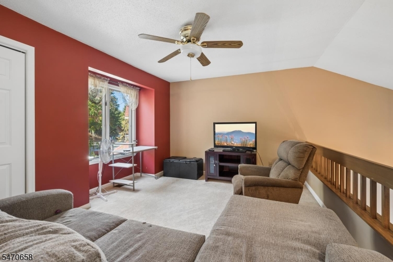 44 Red Oak Terrace Jefferson NJ 07438