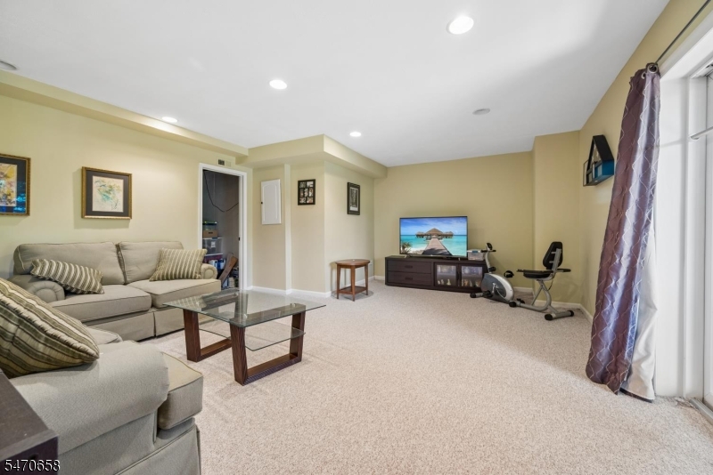 44 Red Oak Terrace Jefferson NJ 07438