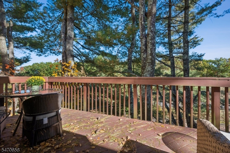44 Red Oak Terrace Jefferson NJ 07438