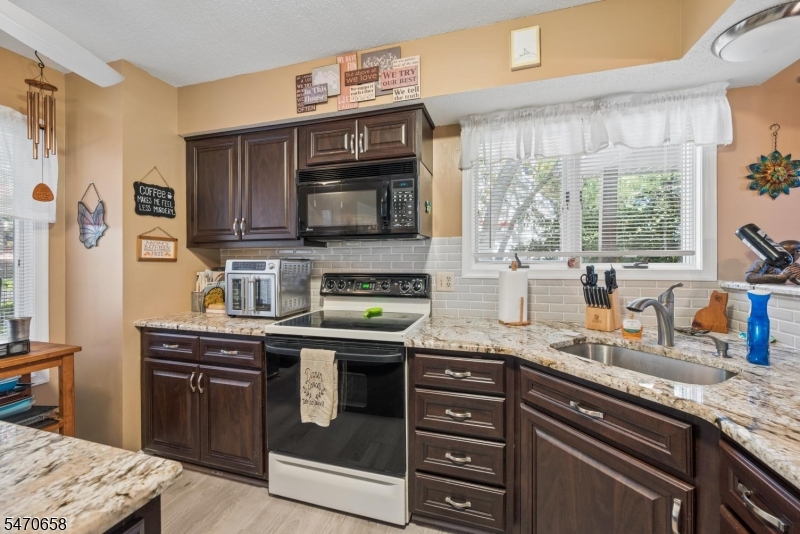 44 Red Oak Terrace Jefferson NJ 07438