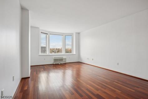 3110 City Place Edgewater NJ 07020