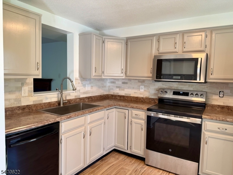 39 Constitution Way Franklin NJ 07416