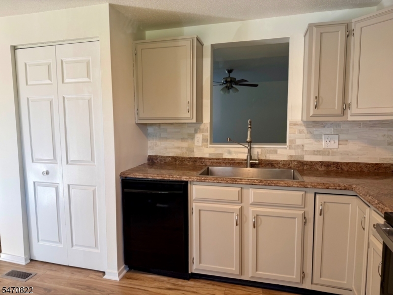 39 Constitution Way Franklin NJ 07416