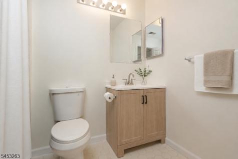 33 Holly Street Jersey City NJ 07305