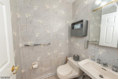 141 Wedgewood Dr18 Woodland Park NJ 07424