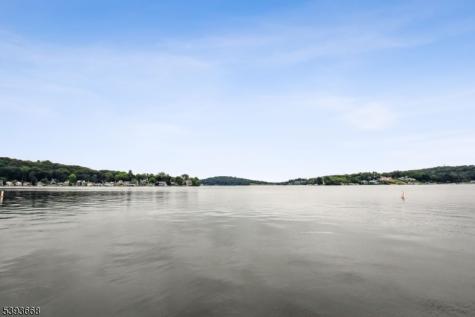 41 Catamaran Court Mount Arlington NJ 07856