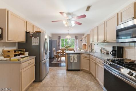 16 Pale Star Court Hardyston NJ 07419