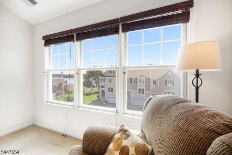 33 Catamaran Court Mount Arlington NJ 07856