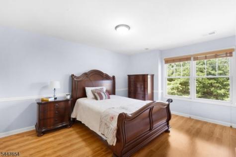 33 Catamaran Court Mount Arlington NJ 07856
