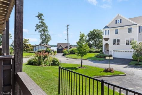 33 Catamaran Court Mount Arlington NJ 07856