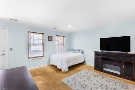33 Catamaran Court Mount Arlington NJ 07856