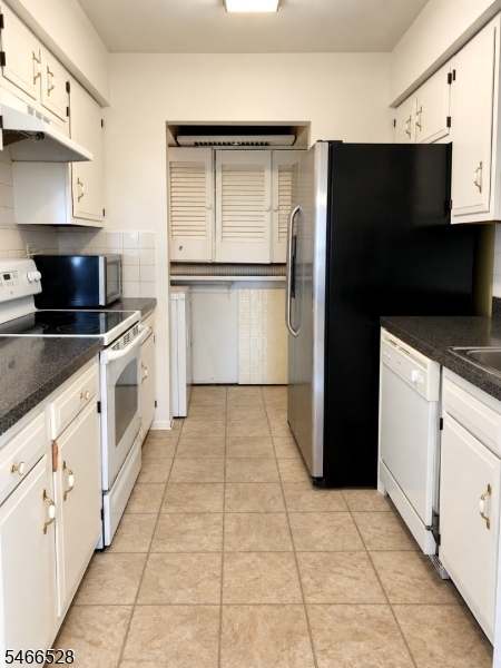 2 Almond Drive Franklin NJ 08873