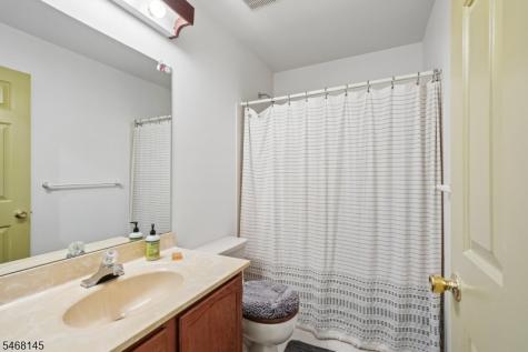 135 Grantham Drive Franklin NJ 08873