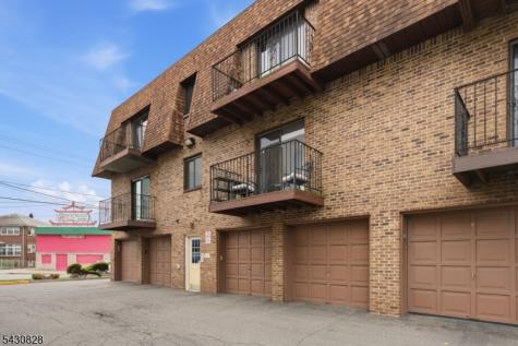 825 Riverside Avenue Lyndhurst NJ 07071