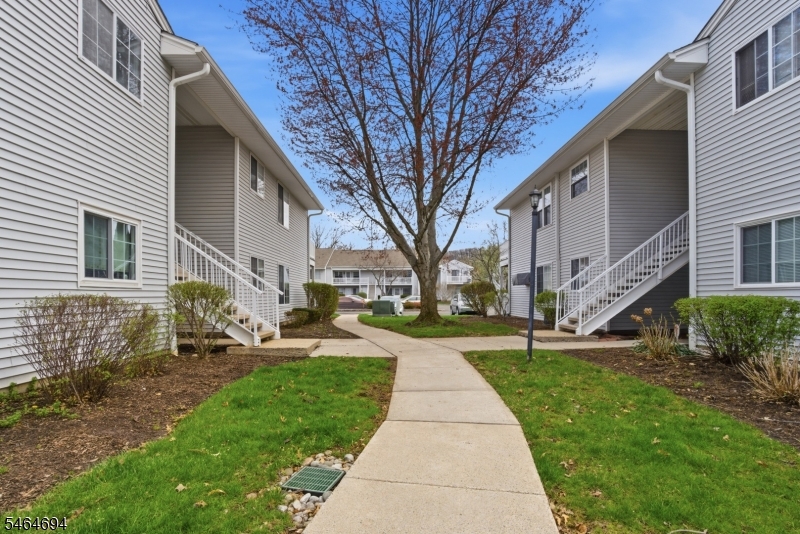 66 Mountain Court Bedminster NJ 07921