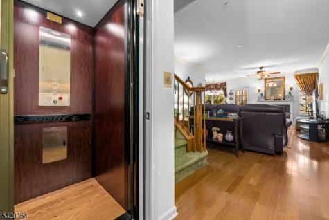 9 Goffle Brook Court Hawthorne NJ 07506