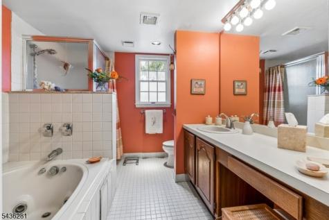 8 Quartz Lane Paterson NJ 07501