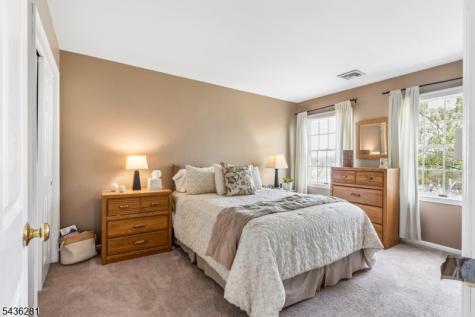 8 Quartz Lane Paterson NJ 07501