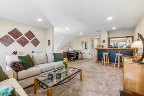 8 Quartz Lane Paterson NJ 07501