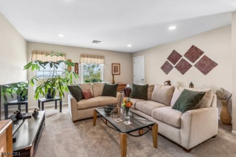 8 Quartz Lane Paterson NJ 07501