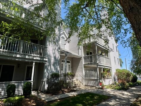 8 Quartz Lane Paterson NJ 07501