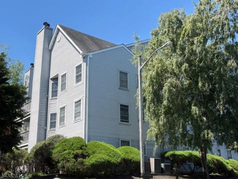 8 Quartz Lane Paterson NJ 07501