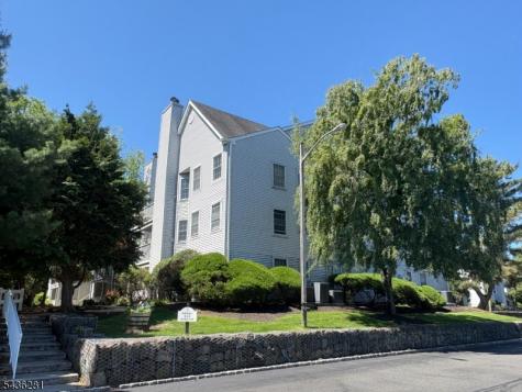8 Quartz Lane Paterson NJ 07501