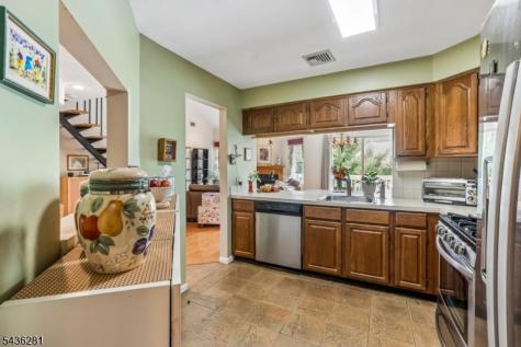 8 Quartz Lane Paterson NJ 07501