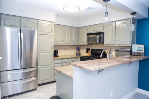 332 Greenbriar-unit 8 Union NJ 07083