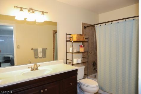332 Greenbriar-unit 8 Union NJ 07083