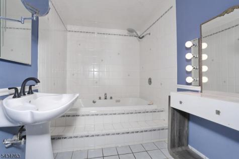 3 Brookside Heights Wanaque NJ 07465