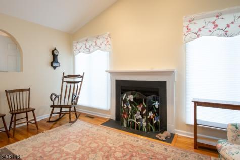 28 Old Fourth Drive Jefferson NJ 07438