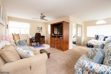 28 Old Fourth Drive Jefferson NJ 07438