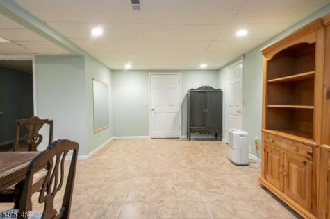 28 Old Fourth Drive Jefferson NJ 07438