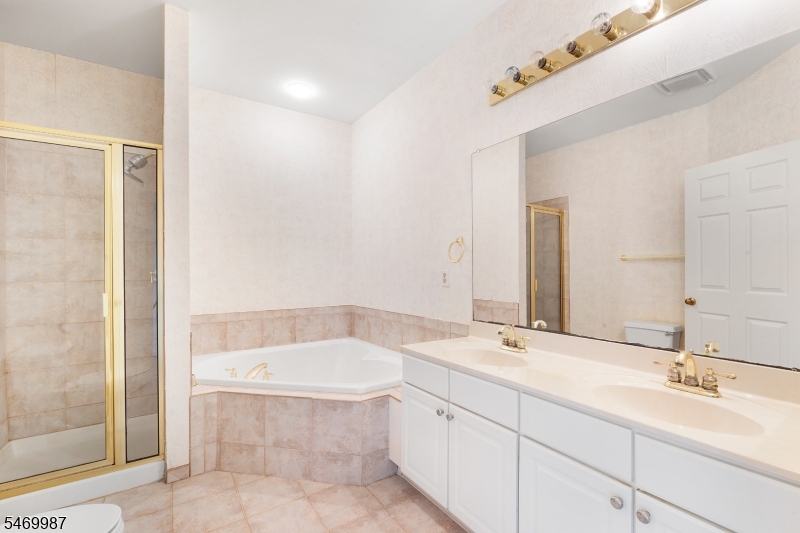 45 Four Oaks Road Bedminster NJ 07921