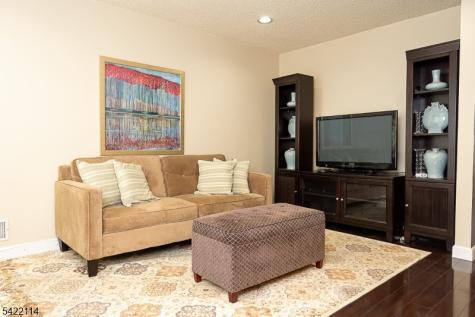 12 Diaz Court Franklin NJ 08823