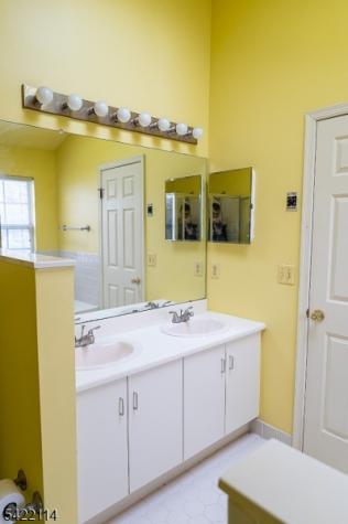 12 Diaz Court Franklin NJ 08823