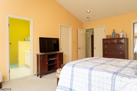 12 Diaz Court Franklin NJ 08823
