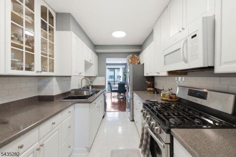 31 Chelsea Way Bridgewater NJ 08807