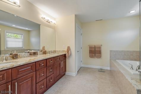 8 West Court Westfield NJ 07090